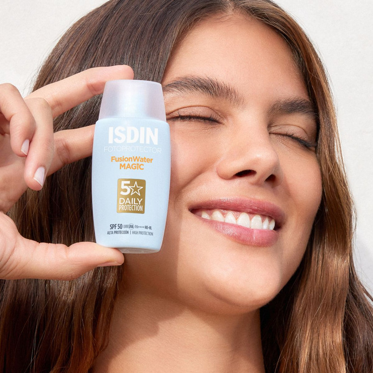ضد آفتاب ایزدین فیوژن واتر بدون رنگ SPF50