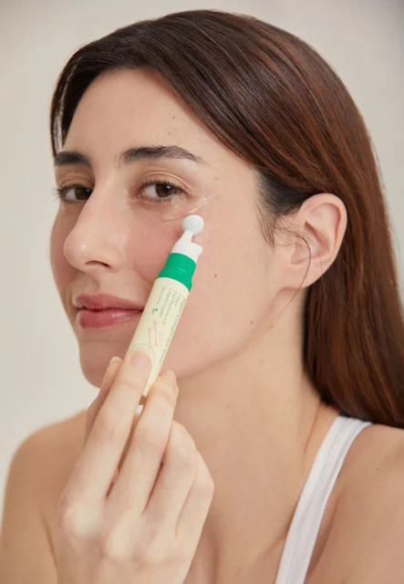 کرم دور چشم اکسیس وای